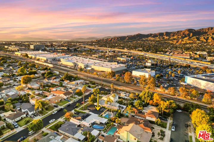 1318 N Beachwood Drive, Burbank, California 91506