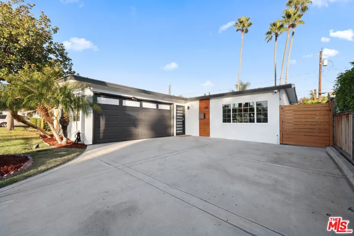 1318 N Beachwood Drive, Burbank, California 91506