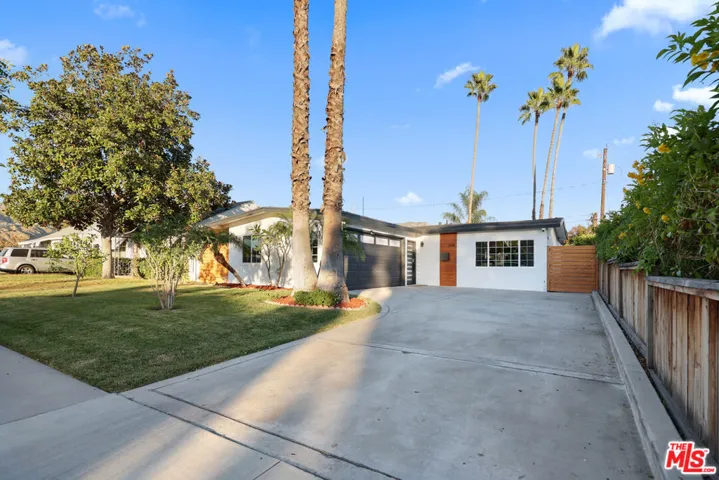 1318 N Beachwood Drive, Burbank, California 91506