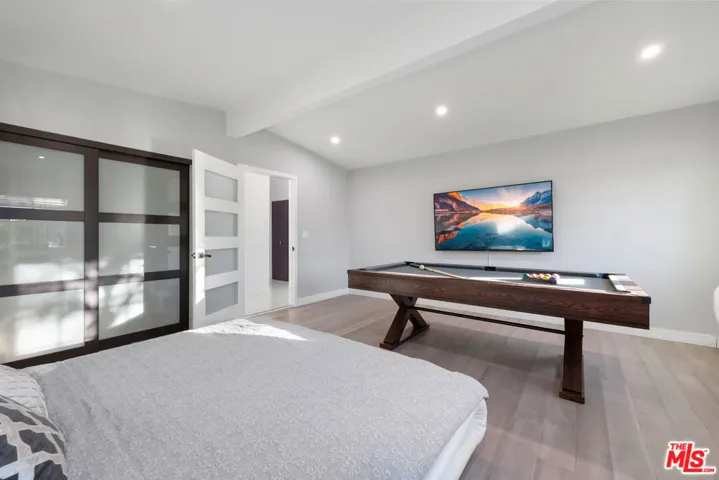1318 N Beachwood Drive, Burbank, California 91506