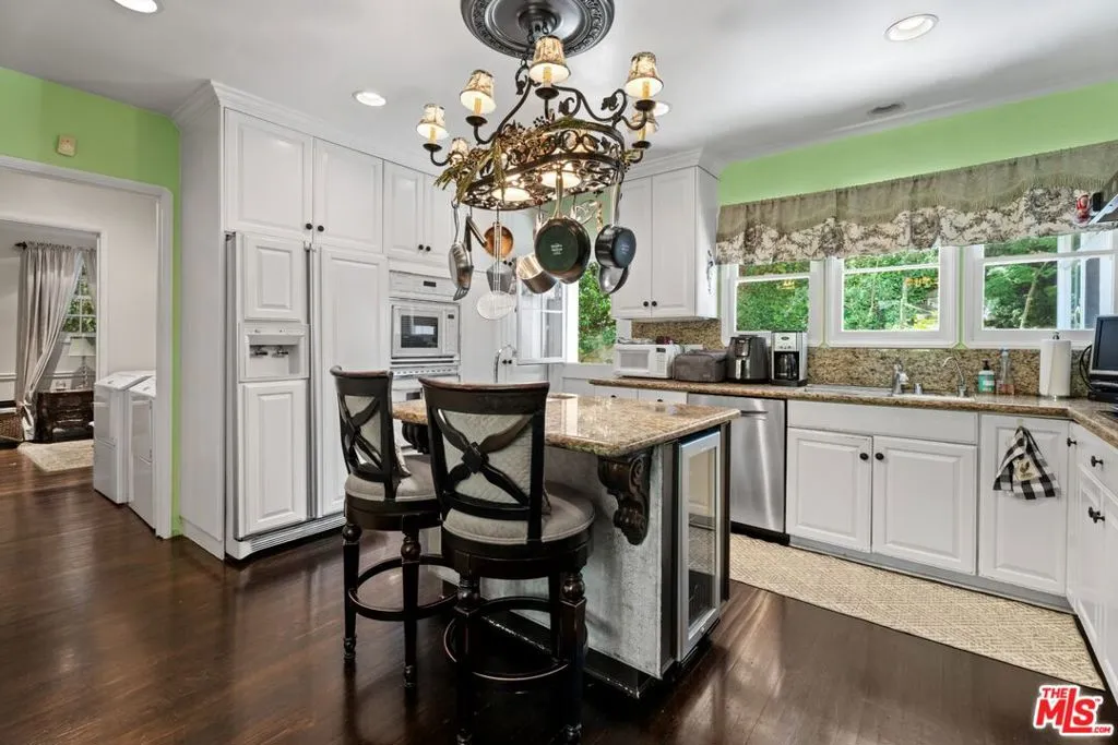 925 Chantilly Road, Los Angeles, California 90077 home-pic-9