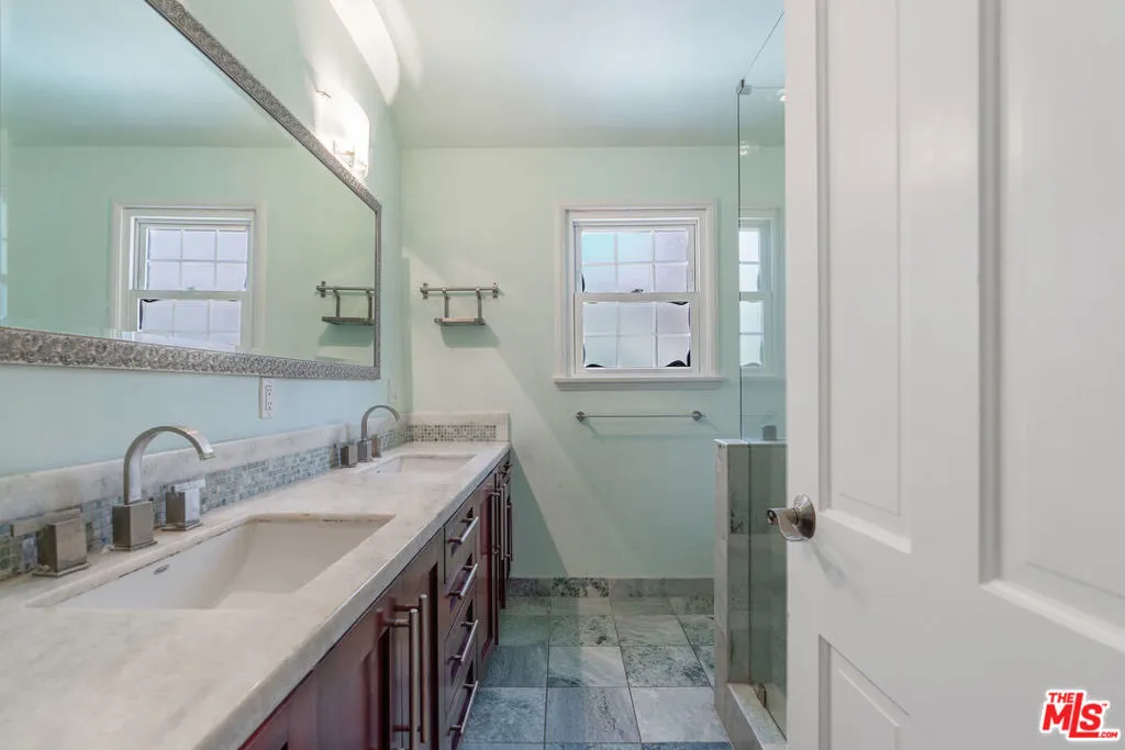 3331 Castera Avenue, Glendale, California 91208 home-pic-10