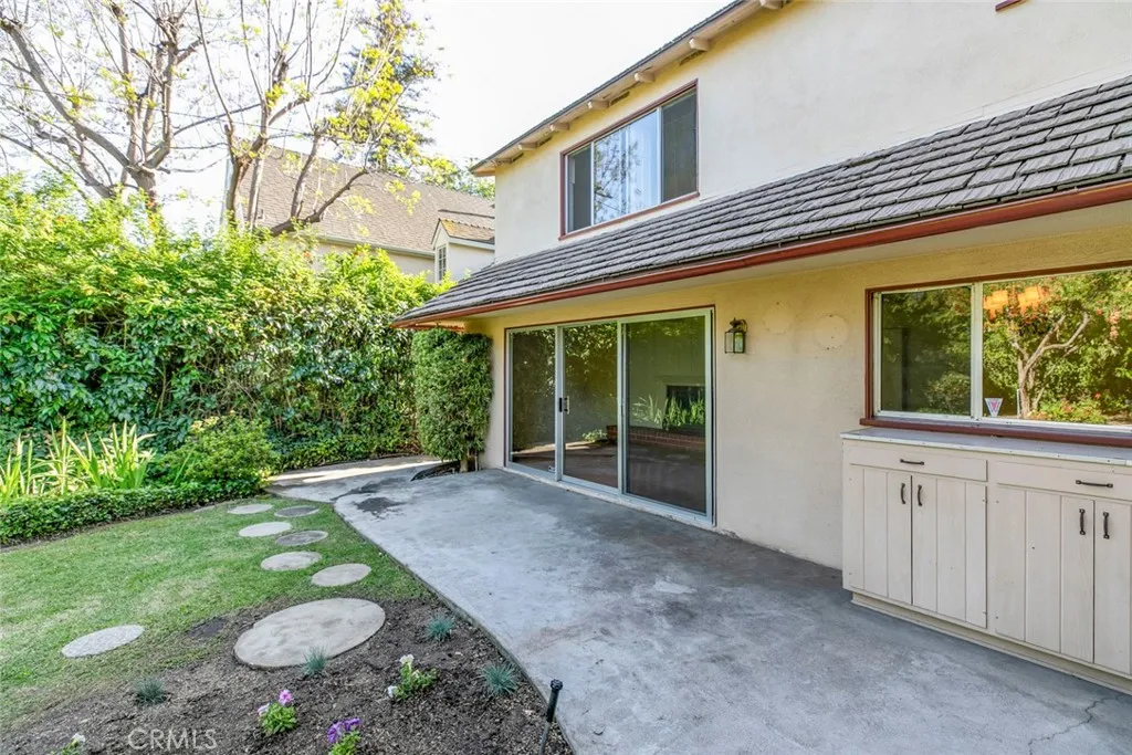 1558 Hillcrest Avenue, Glendale, California 91202 home-pic-46