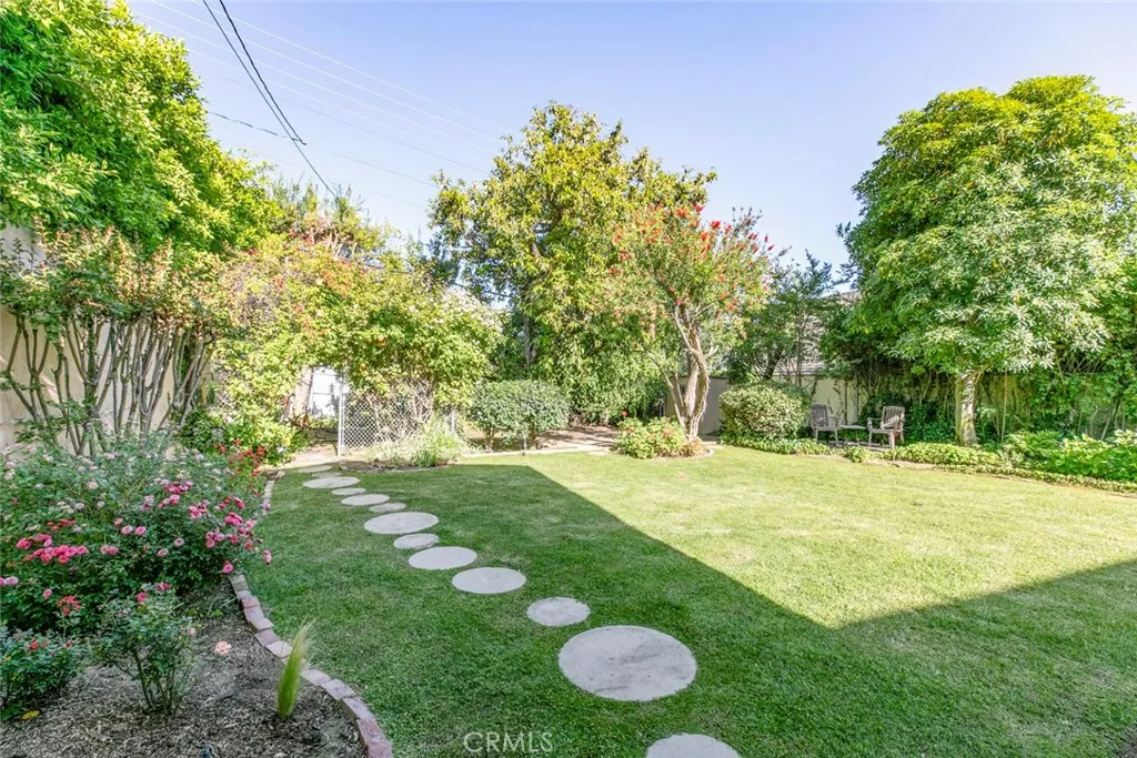 1558 Hillcrest Avenue, Glendale, California 91202 home-pic-47