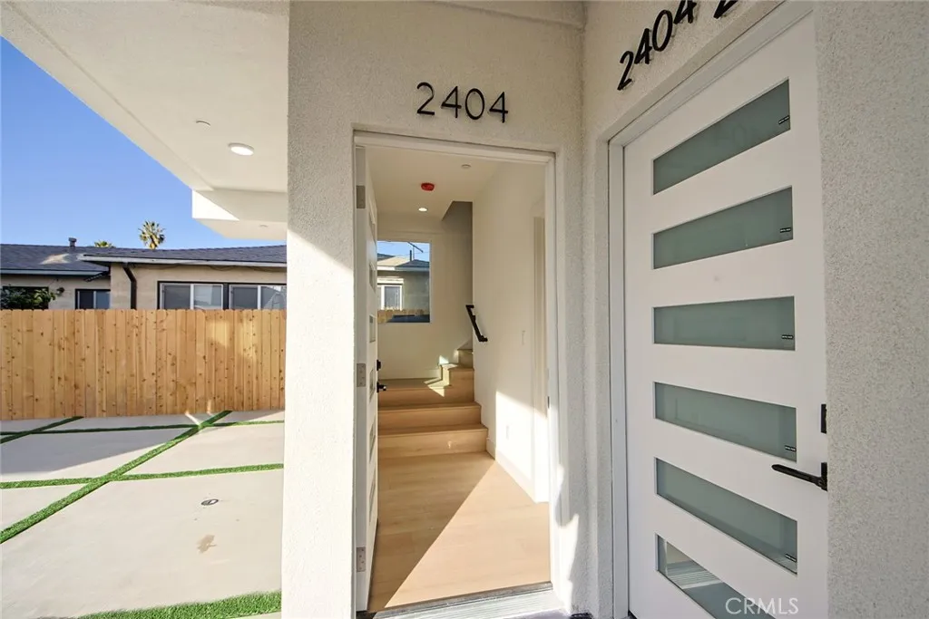 2402 S Cochran Avenue, Los Angeles, California 90016 home-pic-33