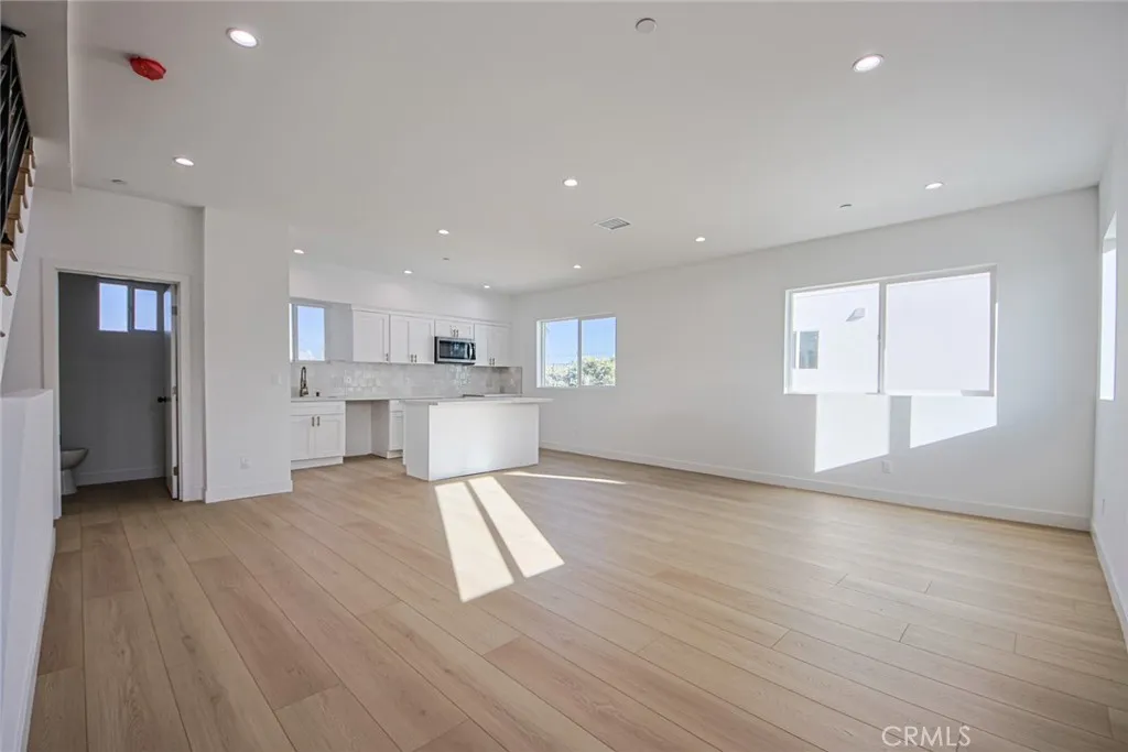 2402 S Cochran Avenue, Los Angeles, California 90016 home-pic-23