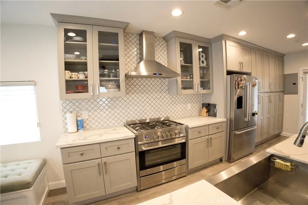 1029 Keniston Avenue, Los Angeles, California 90019 home-pic-5