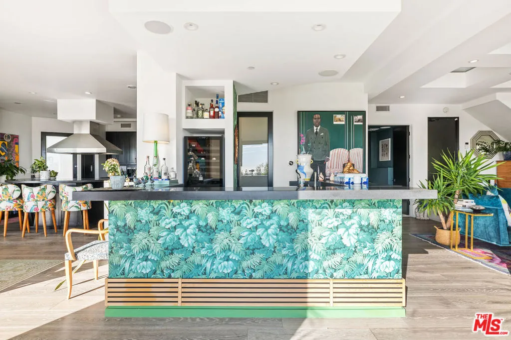 1501 Viewsite Terrace, Los Angeles, California 90069 home-pic-6