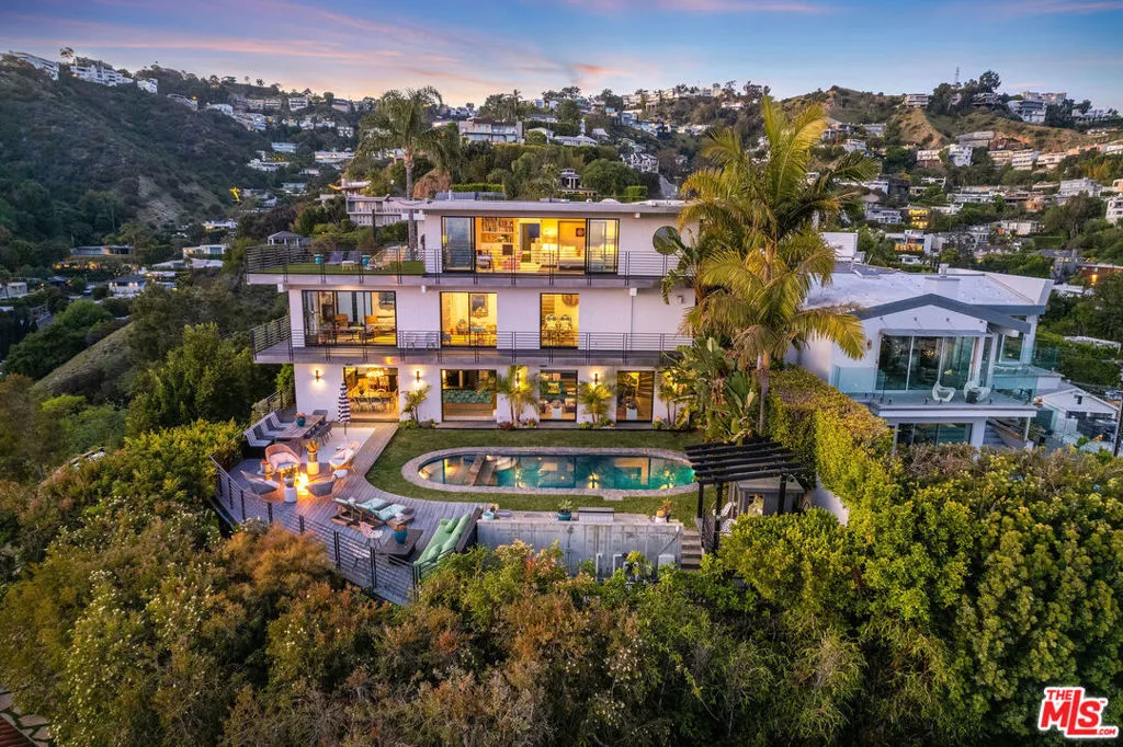 1501 Viewsite Terrace, Los Angeles, California 90069 home-pic-37