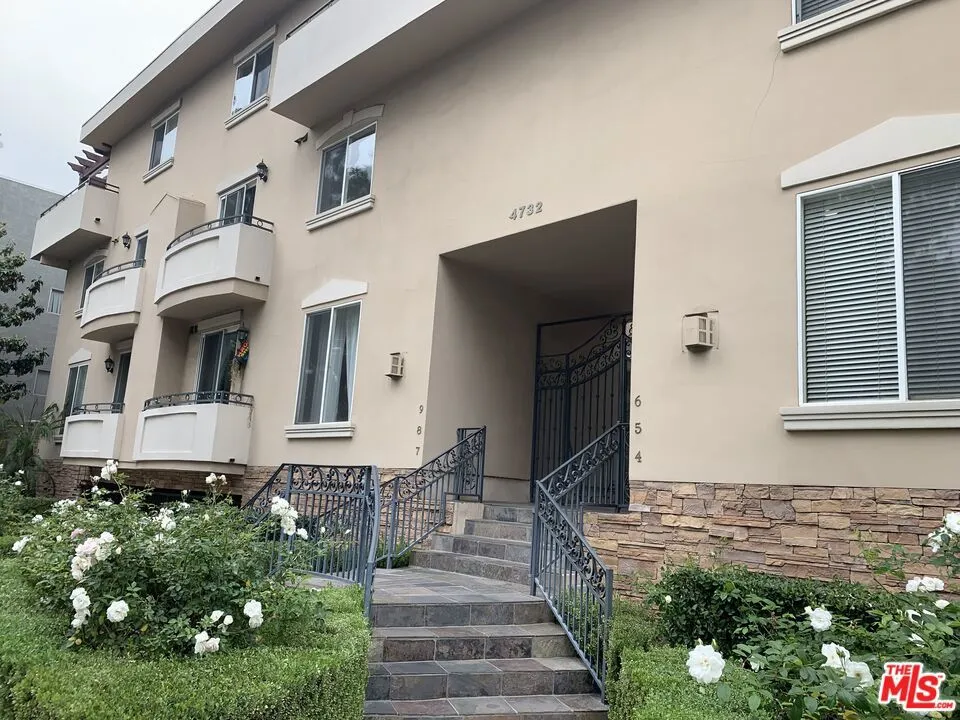 4732 Radford Avenue 11, Valley Village, California 91607 home-pic-17