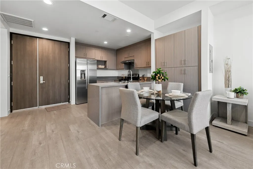 168 S Monterey Street 313, Alhambra, California 91801, 1 Bedroom Bedrooms, ,2 BathroomsBathrooms,Residential,For Sale,Monterey,WS25108402