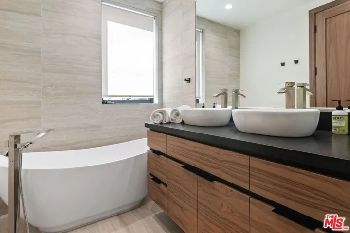 3843 Rambla Pacifico, Malibu, California 90265