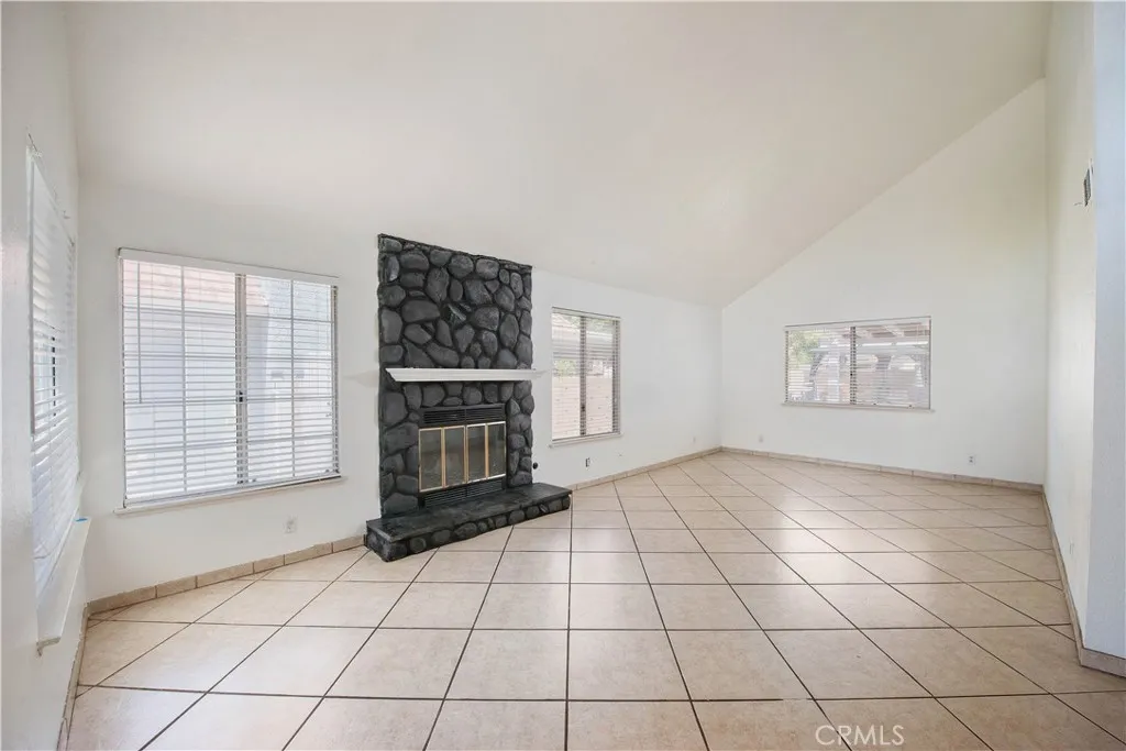 42934 Fenner Avenue, Lancaster, California 93536 home-pic-3