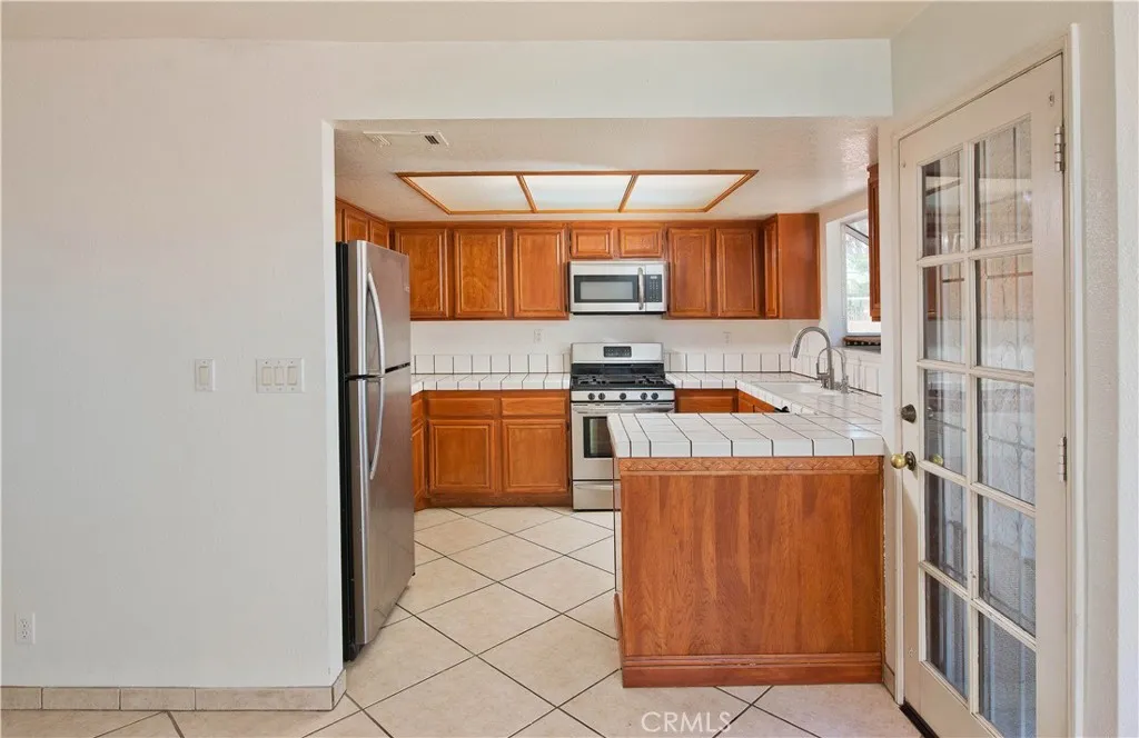 42934 Fenner Avenue, Lancaster, California 93536 home-pic-10
