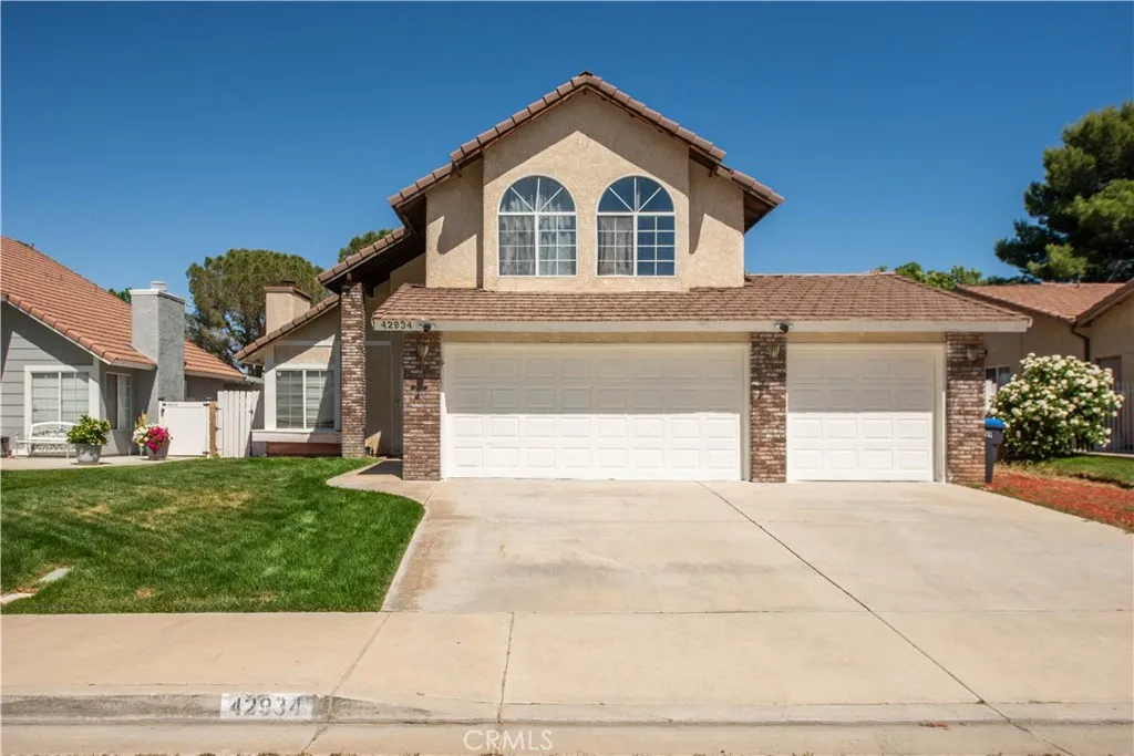 42934 Fenner Avenue, Lancaster, California 93536 home-pic-1