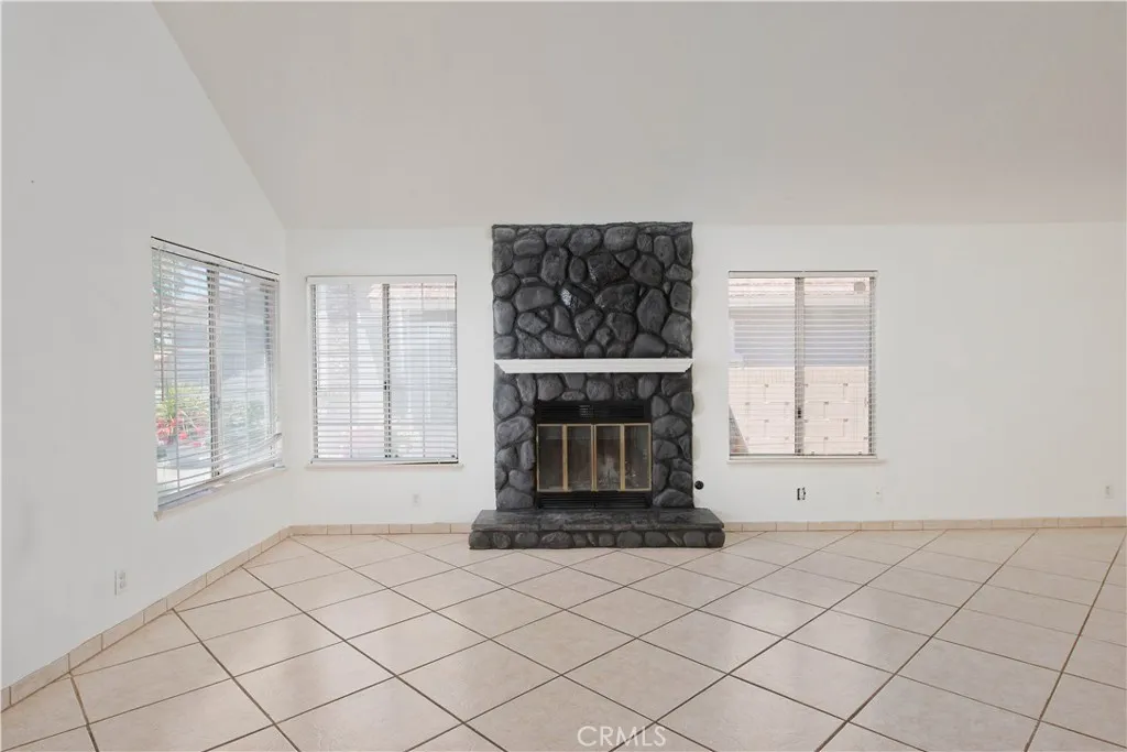 42934 Fenner Avenue, Lancaster, California 93536 home-pic-4