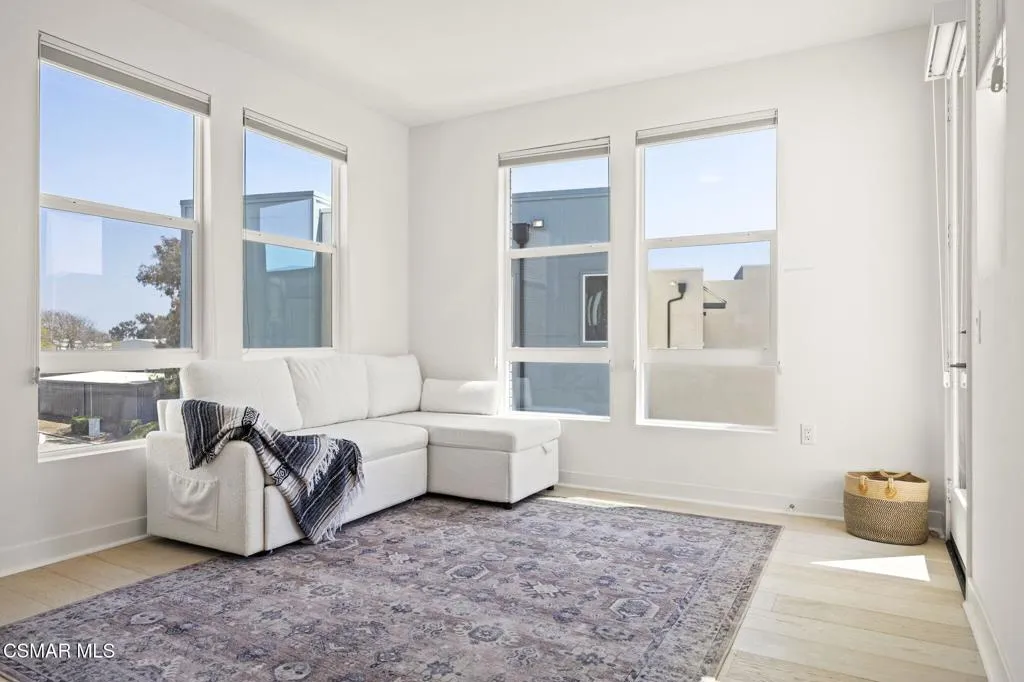 1290 E E Thompson Boulevard 105, Ventura, California 93001 home-pic-24