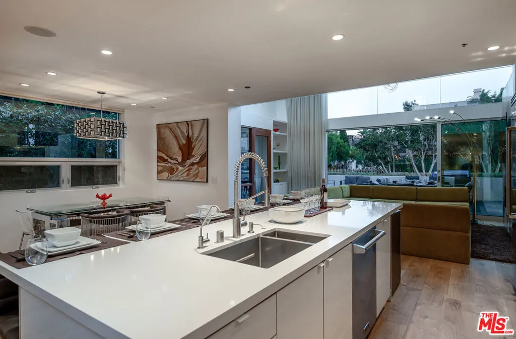 453 Sherman Canal, Venice, California 90291 home-pic-19