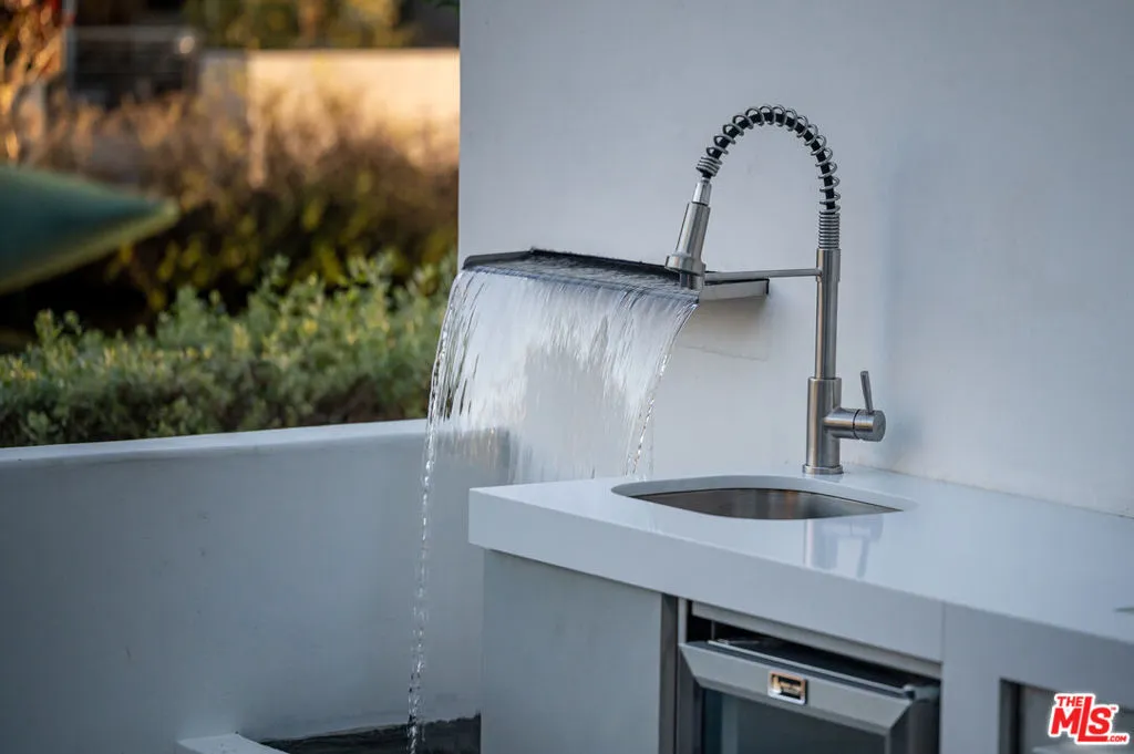 453 Sherman Canal, Venice, California 90291 home-pic-9