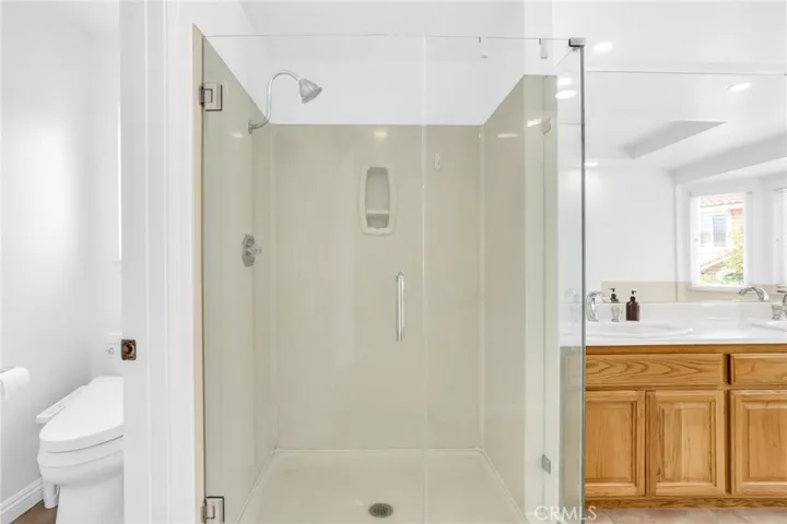 Primary Bathroom w/ Dual Sinks & Separate Tub and Shower