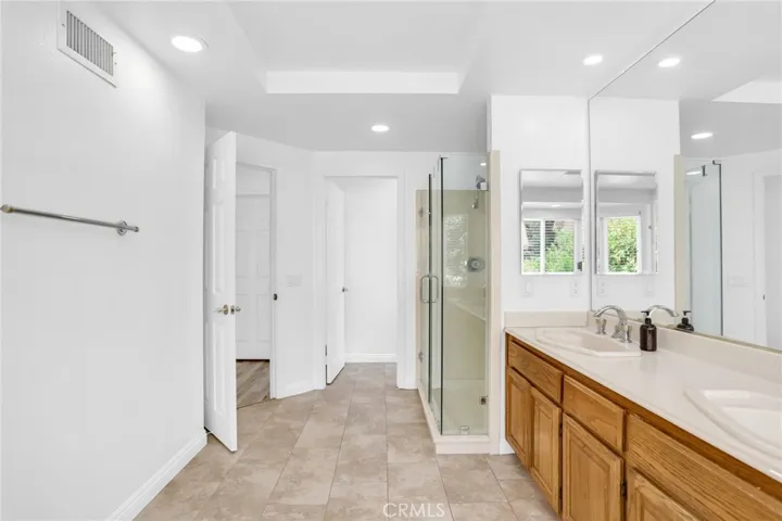 Primary Bathroom w/ Dual Sinks & Separate Tub and Shower