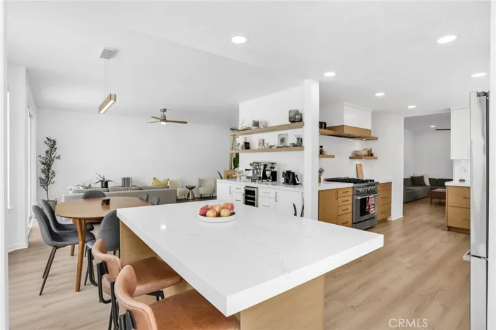 Breakfast Bar w/ Seating