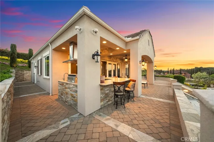 Built in BBQ and outdoor Kitchen at Guest House