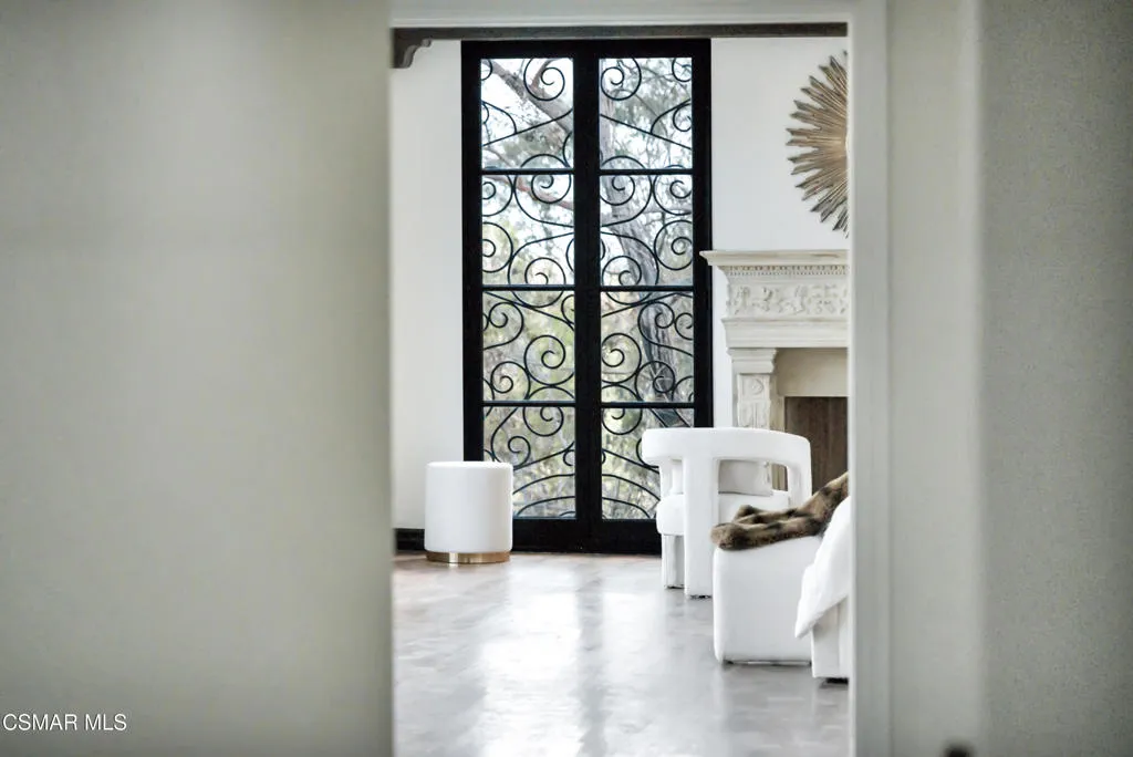 1301 N Beverly Drive, Beverly Hills, California 90210 home-pic-60