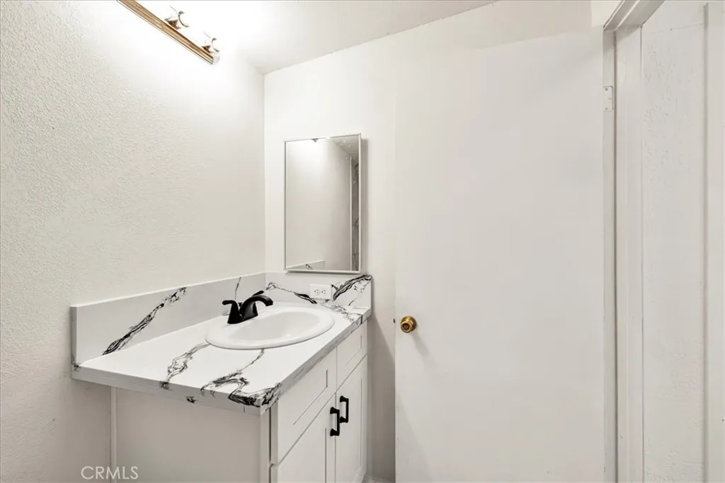 73858 Valle Vista Road, 29 Palms, California 92277 home-pic-17