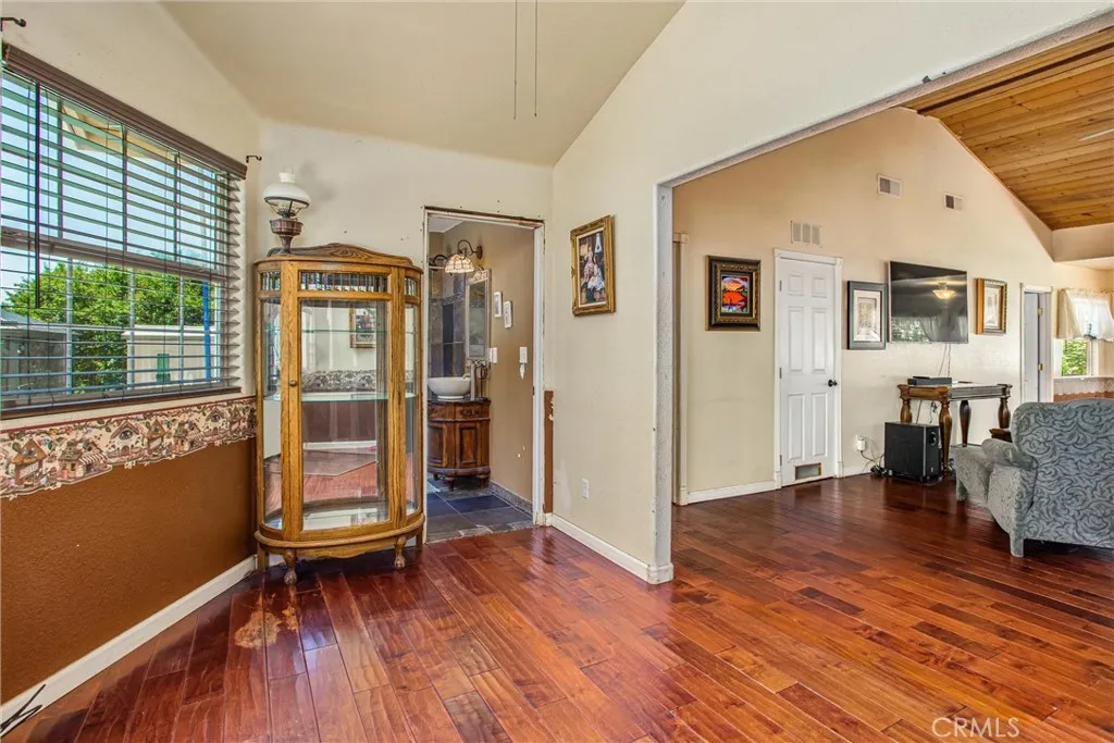 375 E County Line Road, Calimesa, California 92320 home-pic-14