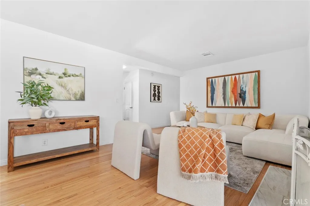 6454 Baird Avenue, Reseda, California 91335 home-pic-14