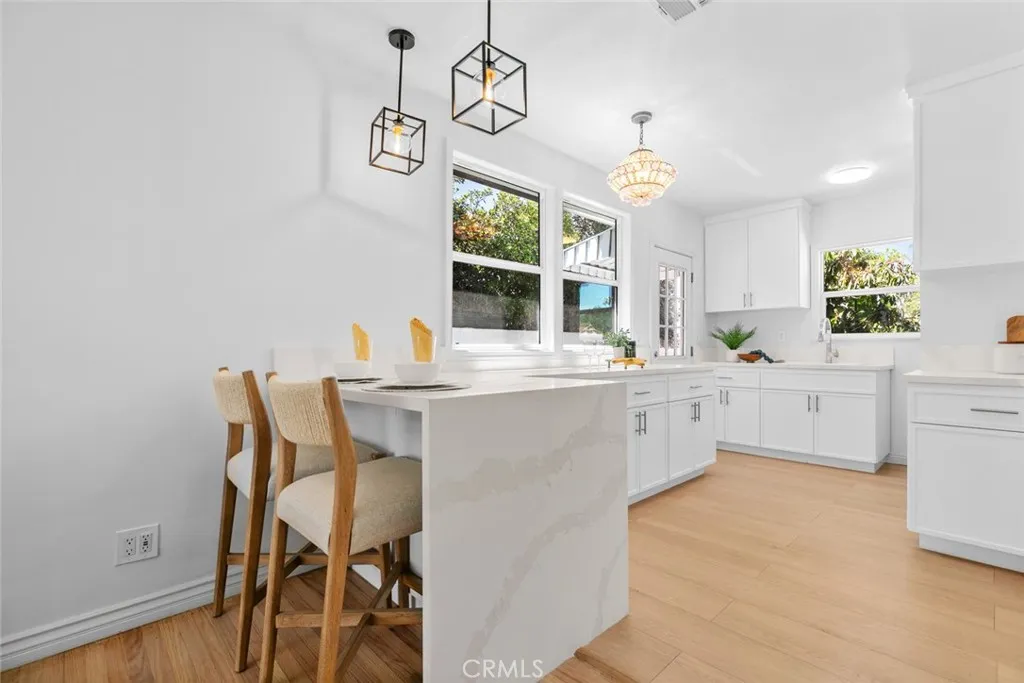 6454 Baird Avenue, Reseda, California 91335 home-pic-8