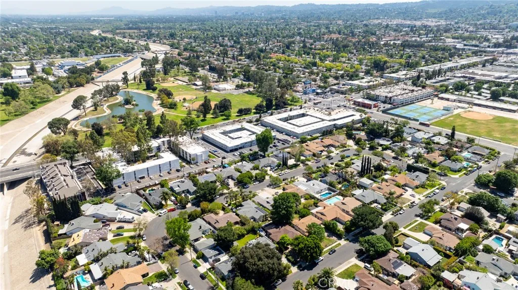 6454 Baird Avenue, Reseda, California 91335 home-pic-66