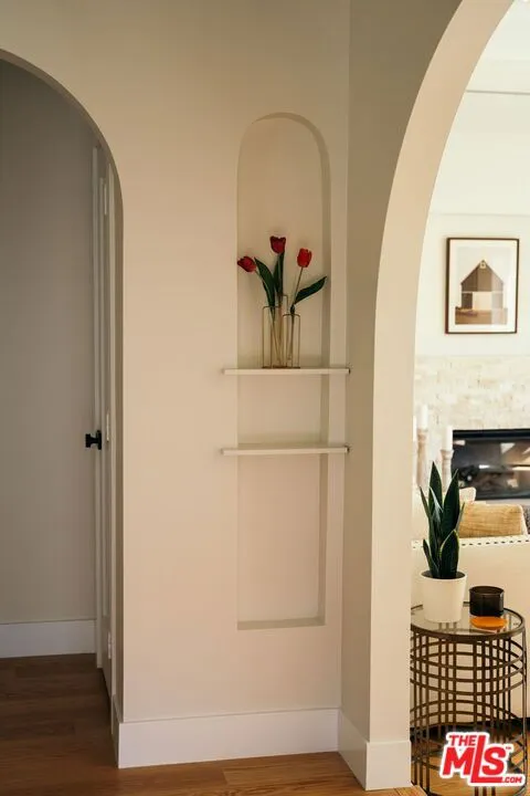 1237 S Curson Avenue, Los Angeles, California 90019 home-pic-5