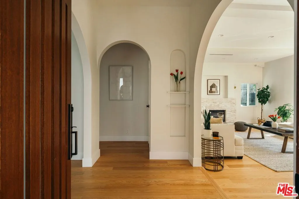 1237 S Curson Avenue, Los Angeles, California 90019 home-pic-8