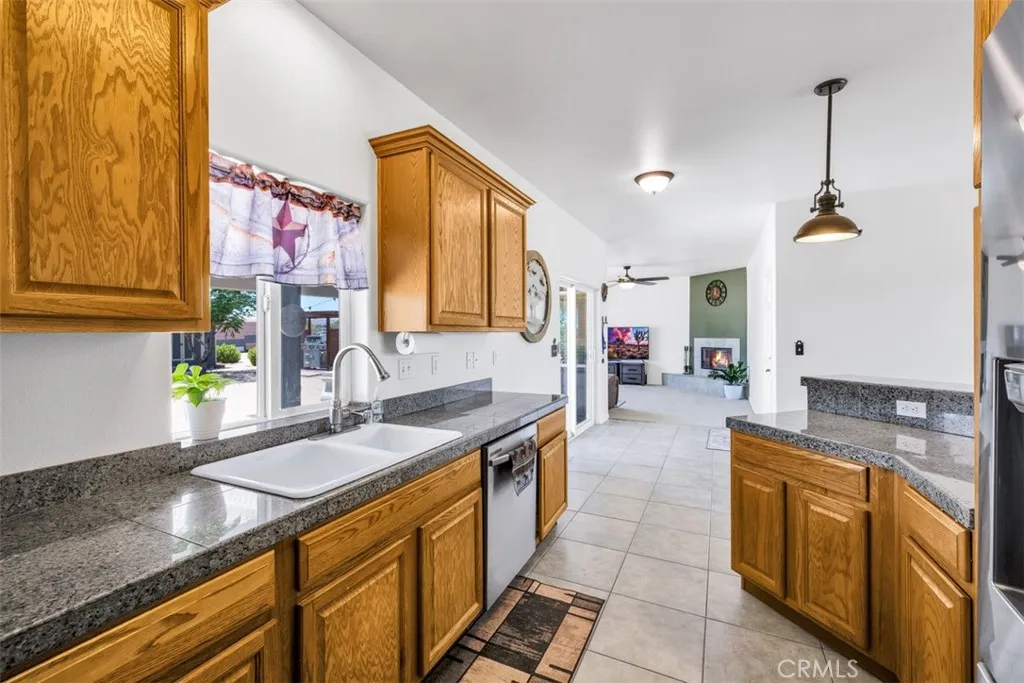 60849 Duvall Drive, Joshua Tree, California 92252 home-pic-15