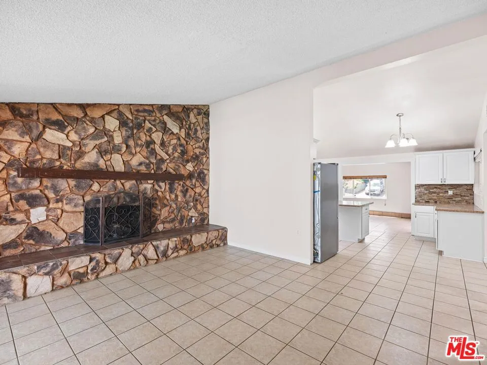 18717 Kimbrough Street, Canyon Country, California 91351 home-pic-19