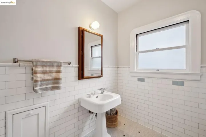148 Estabrook, San Leandro, California 94577