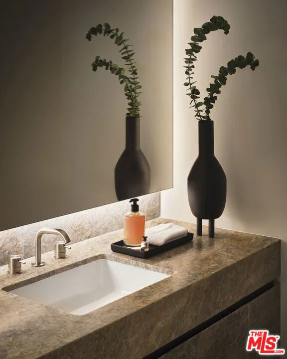 9200 Wilshire Blvd 201e, Beverly Hills, California 90212 home-pic-12