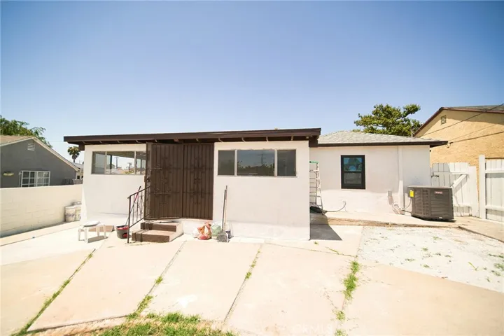 1336 W 118th Street, Los Angeles, California 90044