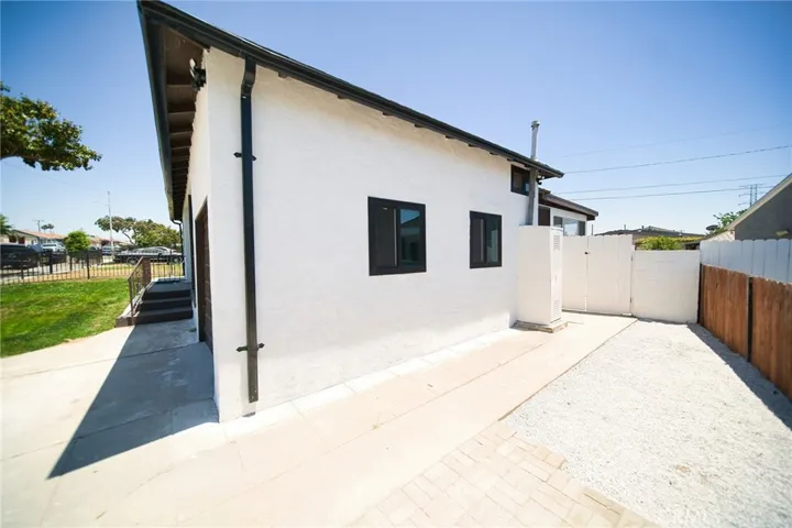 1336 W 118th Street, Los Angeles, California 90044