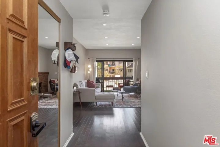 8180 Manitoba Street 223, Playa Del Rey, California 90293