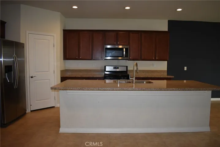 7795 Poppy Lane, Fontana, California 92336