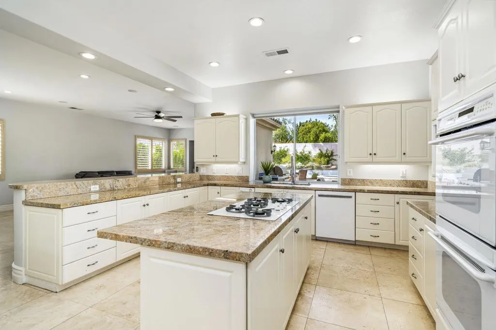 8 Elizabeth Court, Rancho Mirage, California 92270 home-pic-18