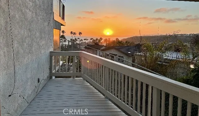 Private deck off master bed sit down sunset views