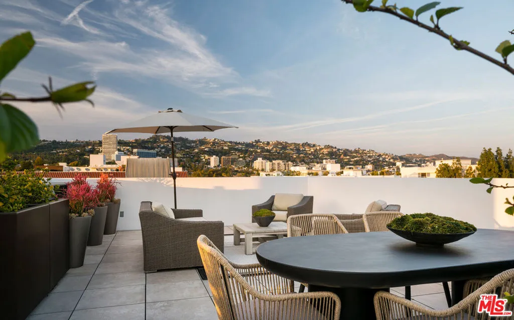 425 N Palm Drive 403, Beverly Hills, California 90210 home-pic-12