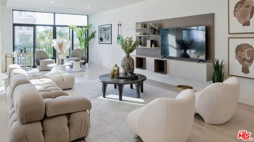 425 N Palm Drive 403, Beverly Hills, California 90210 home-pic-0