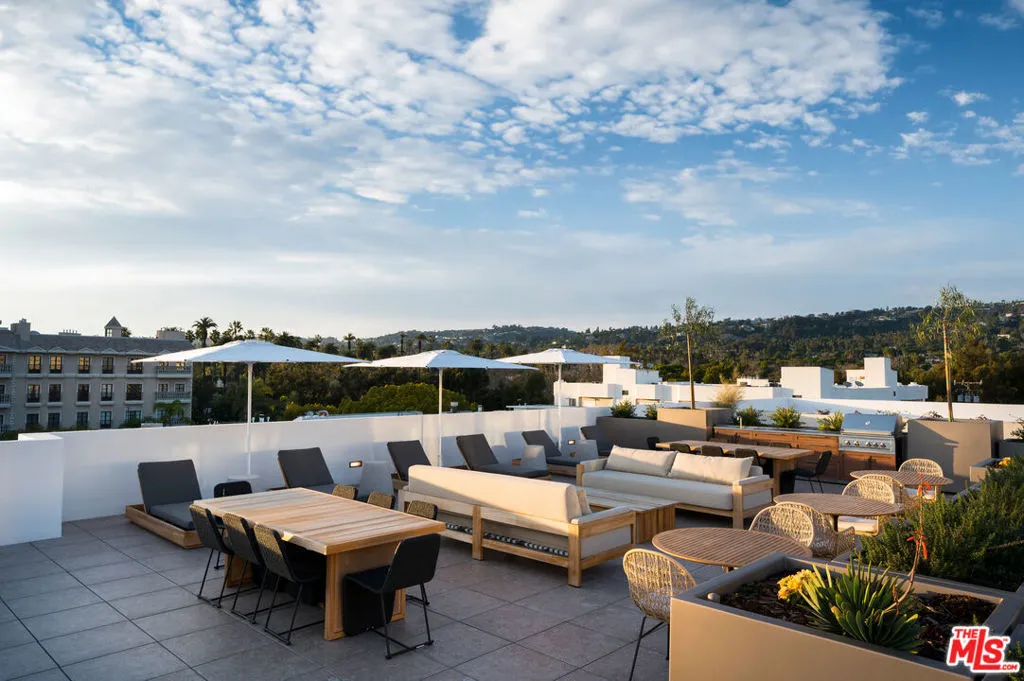 425 N Palm Drive 403, Beverly Hills, California 90210 home-pic-14