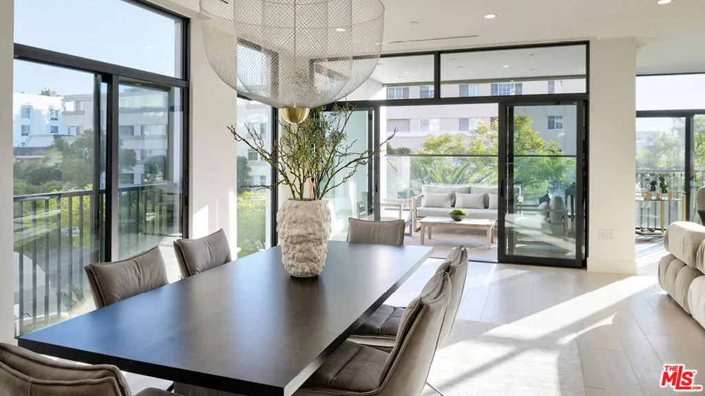 425 N Palm Drive 403, Beverly Hills, California 90210 home-pic-2