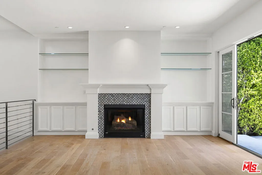 530 N Alta Vista Boulevard, Los Angeles, California 90036 home-pic-8